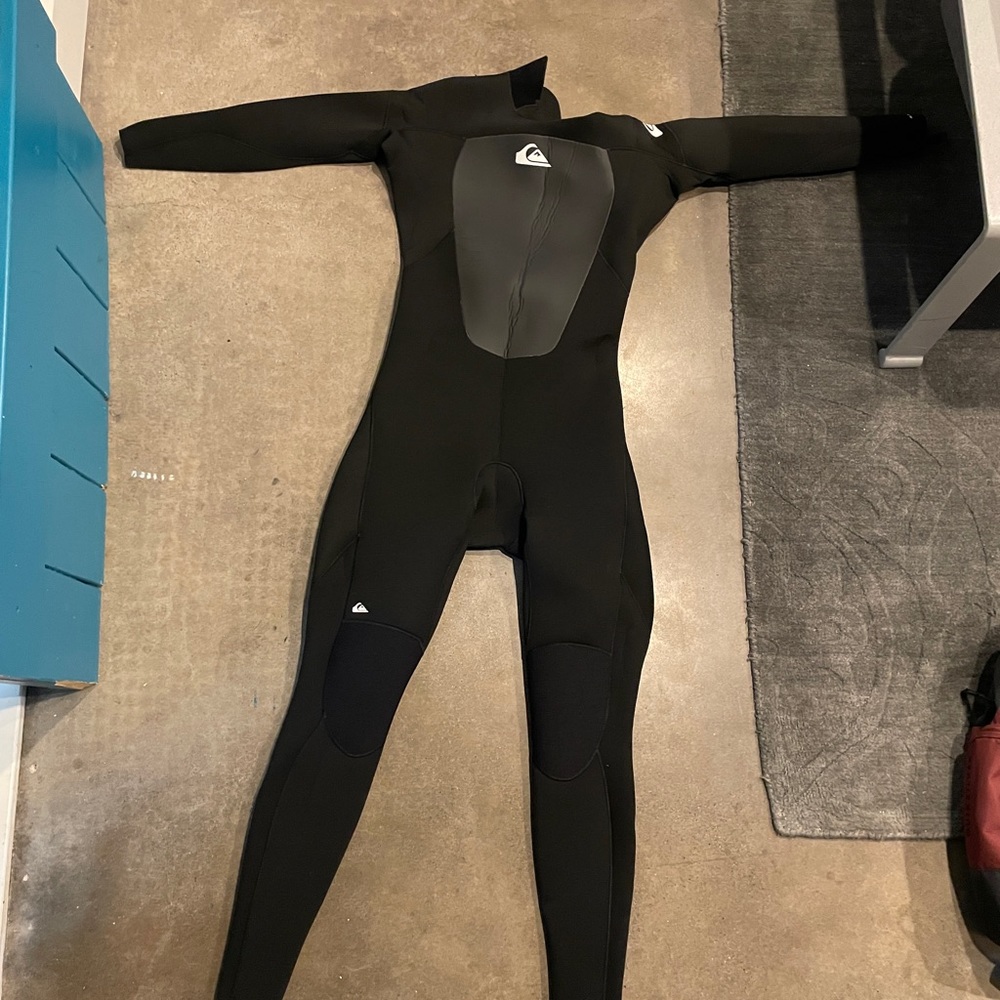 Mens medium tall quicksilver wetsuit
